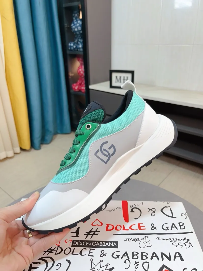 Men's shoes 💰480🌹🌹"Dolce & Gabbana DG" original imported first-layer cowhide ➕ sheepskin lining, light on the foot, comfortable, versatile, original special outsole 🔥favored by trendy men, welcome to compare quality 🔥exquisite luxury, super A level! Compared with the genuine product at the counter, the version is no worse at all! Code number 38-46
